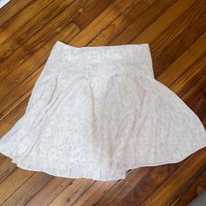 Loft skirt with white and soft pink/purple detail. Size 6. Side zip.
